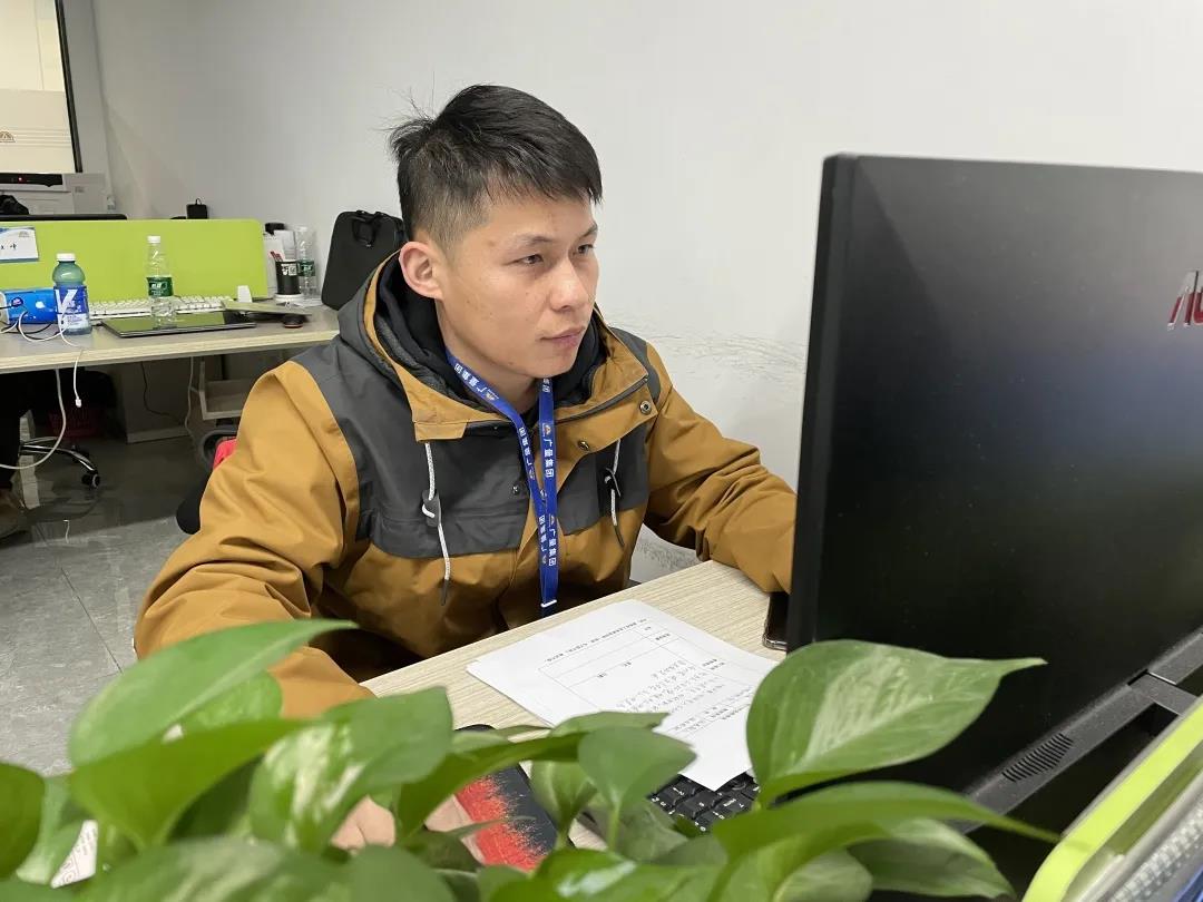 喜讯丨亚星管理平台测绘公司熊慈斌喜提“广东省手艺能手”声誉称呼！
