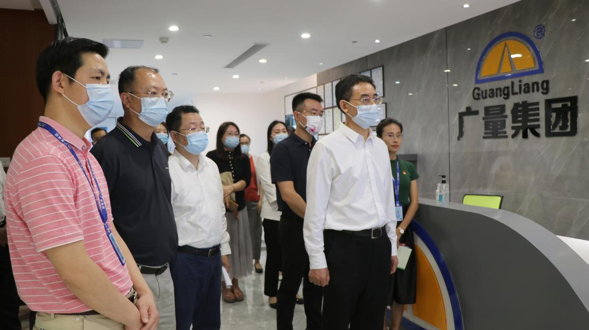 东莞市人大常委会潘新潮副主任莅临亚星管理平台集团调研